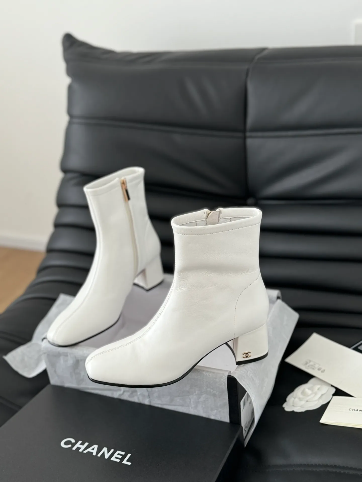 👟👟Ex-factory price 640👟👟 Purchasing-grade Chanel classic new stretch boots series! The leather texture is super good, and the upper is delicate ~ Calfskin upper, sheepskin lining, original outsole! Size:35-39 Other sizes are determined